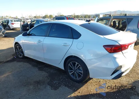 2023 Kia Forte Lxs z USA, uszkodzony, nr VIN 3KPF24AD5PE692142